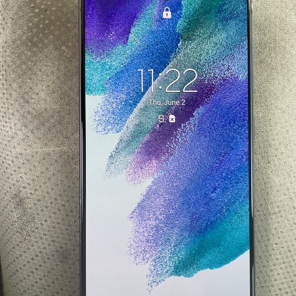 Galaxy s21 brand new - Picture 3 of 4